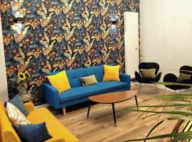 Brand new CAMELIA ROOM with private bathroom, casa de hóspedes em Bruxelas