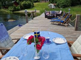 Timber house with private beach and boat including., hotel di Njurundabommen