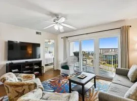 Recently renovated 2 bedroom Short walk to the beach condo