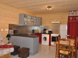 Appartement en chalet avec Multi Pass à 3€/jour, rez-de-chaussée, parking, proche Portes du Soleil - FR-1-692-56, hotel in La Chapelle-dʼAbondance