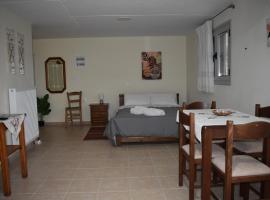 Tzoumerka Guest House โรงแรมที่มีที่จอดรถในRámia