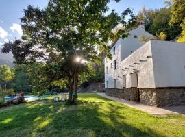 Casa Barranco, hotel s parkiriščem v mestu Júzcar