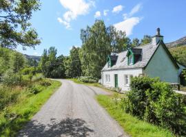 Curin Cottage Strathconon, hotel em Contin