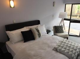 Anzac Court Motel، فندق في أوكلاند