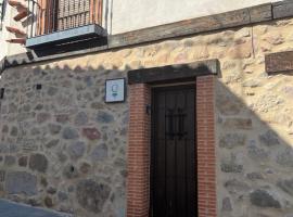 Casa rural las pelliquerinas, hotel amb aparcament a Almoharín