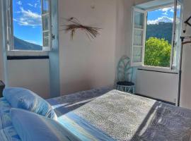 La casa con giardino tra borghi, boschi cascate e natura, lejlighed i Borzonasca