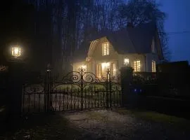 La Maison du Gardien, Chateau de lAvenue