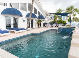 Oceana Blue / Beach Front / Pool / Bar / Relax