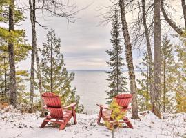 Cabin on Lake Superior about 11 Mi to Bayfield!, pet-friendly hotel in Washburn