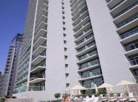 New Luxury Modern Canal View., hotel near Al Wajeha Al Maeyah Marine Transport Station, Dubai