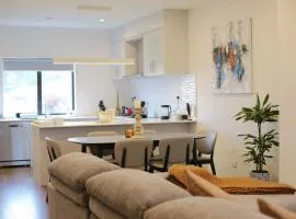 Cheerful 3-bedroom townhouse close to the city