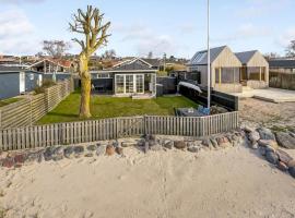 Lovely Home In Rnde With Kitchen, beach rental in Rønde