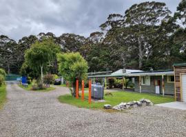 Strahan Backpackers, campsite in Strahan