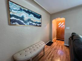 Snug, neighborly home perfect for your small group, cottage ở Billings