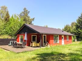 Nice Home In Rnne With 3 Bedrooms And Wifi, hotel in Rønne