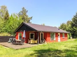 3 Bedroom Lovely Home In Rnne