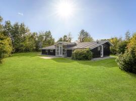 Awesome Home In Grenaa With Sauna, hotel in Brøndstrup