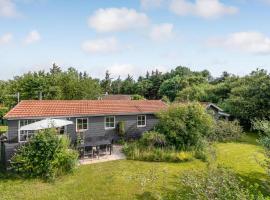 Beautiful Home In Vinderup With Kitchen, luxe hotel in Vinderup