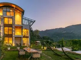 Jolly Chalet- Luxury Mountain Retreat with Jacuzzi & Scenic Views in Ramgarh