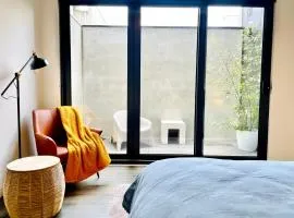 Your home on Glover St Sth Melbourne (With Parking)