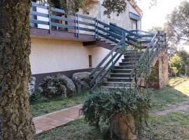 Casa de camp prop de la Costa Brava, hotel com estacionamento em Romanyá de la Selva