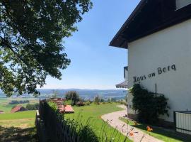 Hotel "Haus am Berg", hotel v destinaci Rinchnach