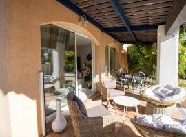 Quiet villa with garden and terrace in Fréjus, hotell i Fréjus