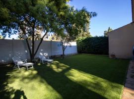 Quiet villa with garden and terrace in Fréjus, Hotel in Fréjus