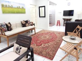 The Penggawa Homestay - 3 comfortable bedrooms, cottage in Johor Bahru