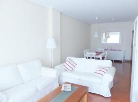 Apartamento luminoso, funcional y amplio en zona hospitalaria, hotel cerca de Planetario de Pamplona, Pamplona