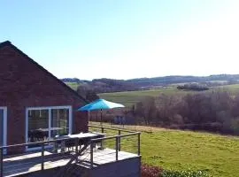 Huis met zonneterras, tuin en panoramisch uitzicht