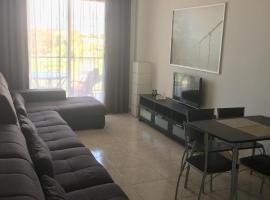 Cosy 2 bedroom apartment, Privatzimmer in Paphos