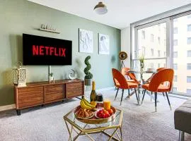 Luxury Apartment - City Centre - Free Parking, Fast Wifi, Sky TV and Netflix by Yoko Property