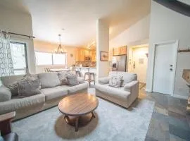 Flying Dutchman 1106 by SummitCove Lodging