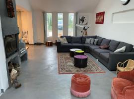 Maison confortable pour 10 personnes avec jacuzzi, alojamento para férias em Houlgate