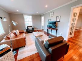 Phillips Academy Andover, Easy Commute to Boston, Free Parking 3 Bedrooms, 2 Baths, hotel em Andover