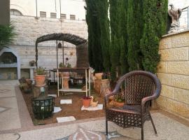 La Casa Di Lela – hotel z parkingiem w mieście Kfar Etzion