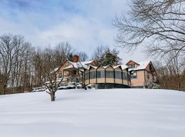 Apple Tree Inn, хотел в Ленъкс