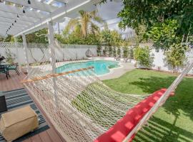 Enchanting Sherman Oaks Home With Pool permit #HSR two one zero zero 2605, villa in Sherman Oaks
