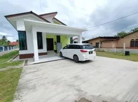 Homestay Kemaman Fyna07 Banglo Mewah 5 KM Dari Pantai Kijal