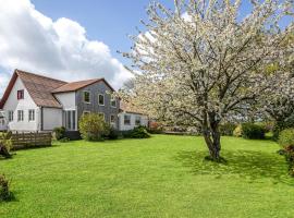 Cozy Home In Svaneke With Kitchen, hotel in Svaneke