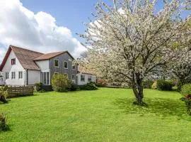 Cozy Home In Svaneke With Kitchen