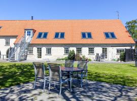 Stunning Apartment In Rnne With Kitchen, hotelli kohteessa Rønne