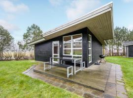 Awesome Home In Roslev With Outdoor Swimming Pool, feriehus i Sallingsund