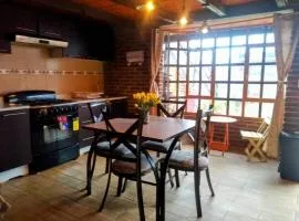 Cabañas Adán y Eva céntricas con vista Campirano