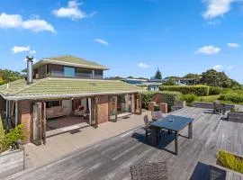 Island View Beach House - Paraparaumu Beach Home