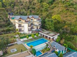 Regenta Resort Exotica Dharamshala on Hilltop: Dharamshala şehrinde bir tatil köyü