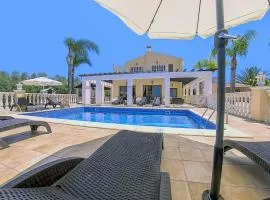 Fabulous Villa In Coral Bay Near Beach, Amenities