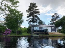 Lovely cottage in Bankeryd with a panoramic view of the lake, villa in Bankeryd