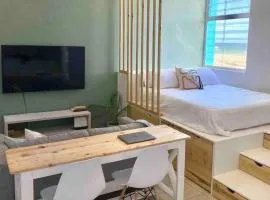 Beachside Studio Apartment on Surfers Corner